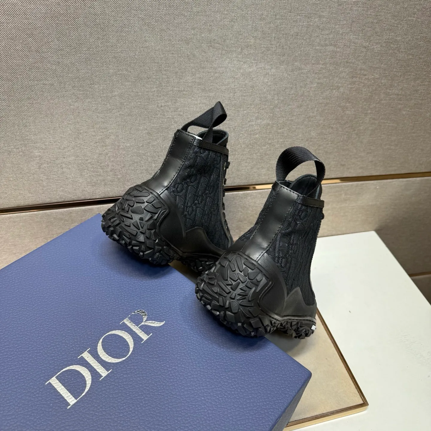 ⬛️Men's shoes 💰p460 [Dior～] Men's casual high-top shoes 2025z cabinet sales simultaneously 🔶Size: 39-44 #️⃣ 🔷2 colors🔜The upper is made of multi-material splicing➕Genuine leather lining, comfortable and breathable, sole: original comfortable and wear-resistant outsole, ⚠️Real shot📱Photographed🎬The real thing is better📢📢📢